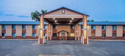 Days Inn and Suites Waterloo