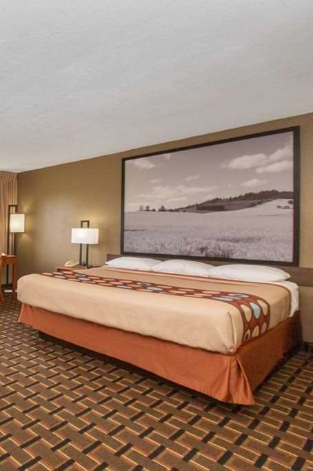 Hotel Super 8 by Wyndham Ottawa photo 2