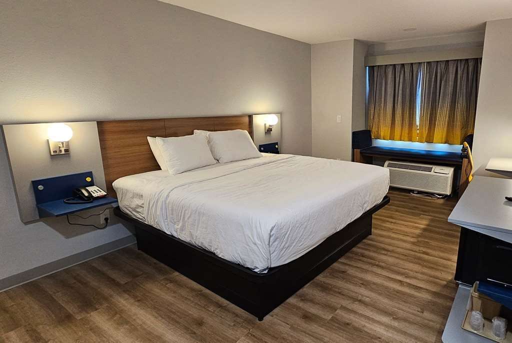 Hotel Microtel Inn & Suites by Wyndham Tulsa / Catoosa Route 66 photo 2