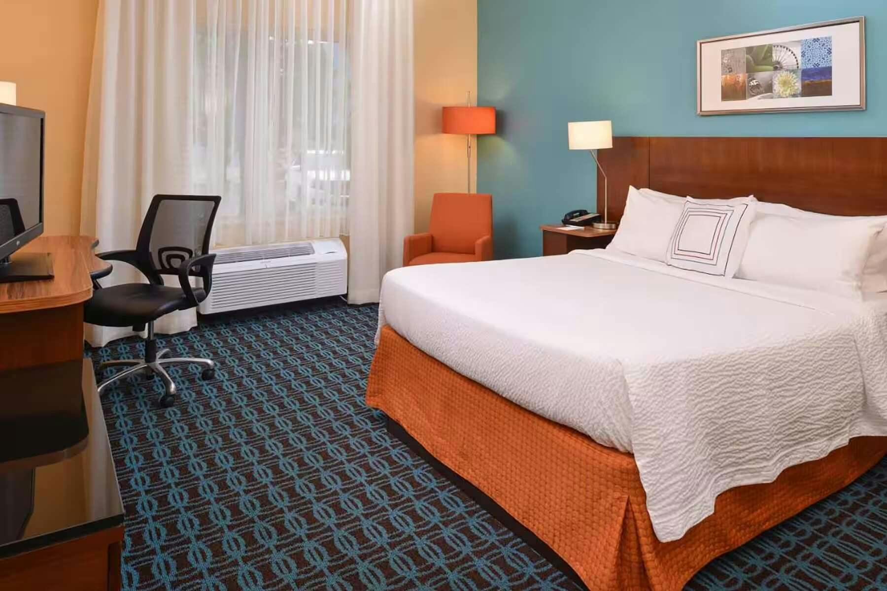 Hotel Baymont by Wyndham St. Charles photo 1