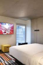Hotel Aloft Chicago Mag Mile photo 2