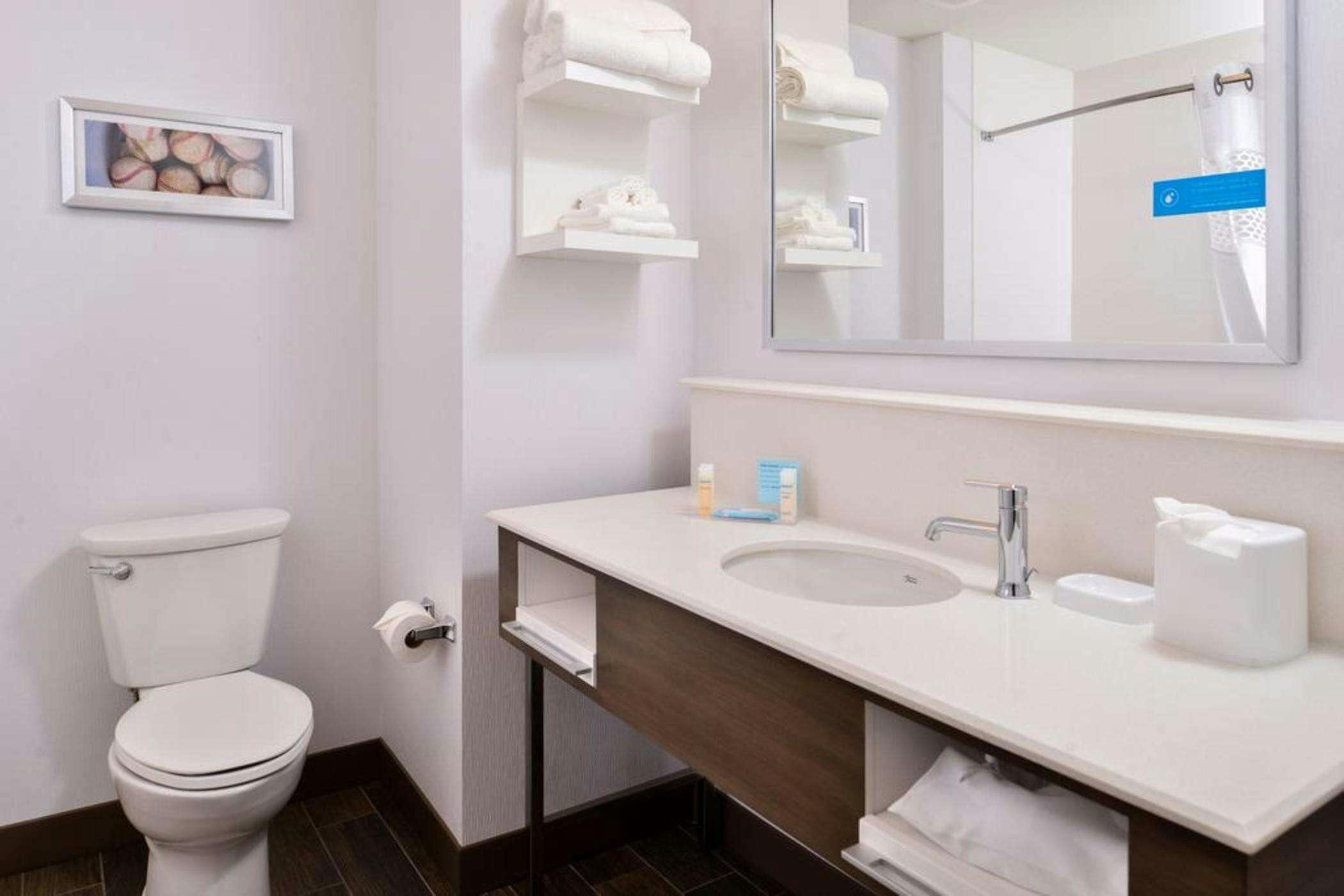 Hotel Hampton Inn Omaha Airport photo 3