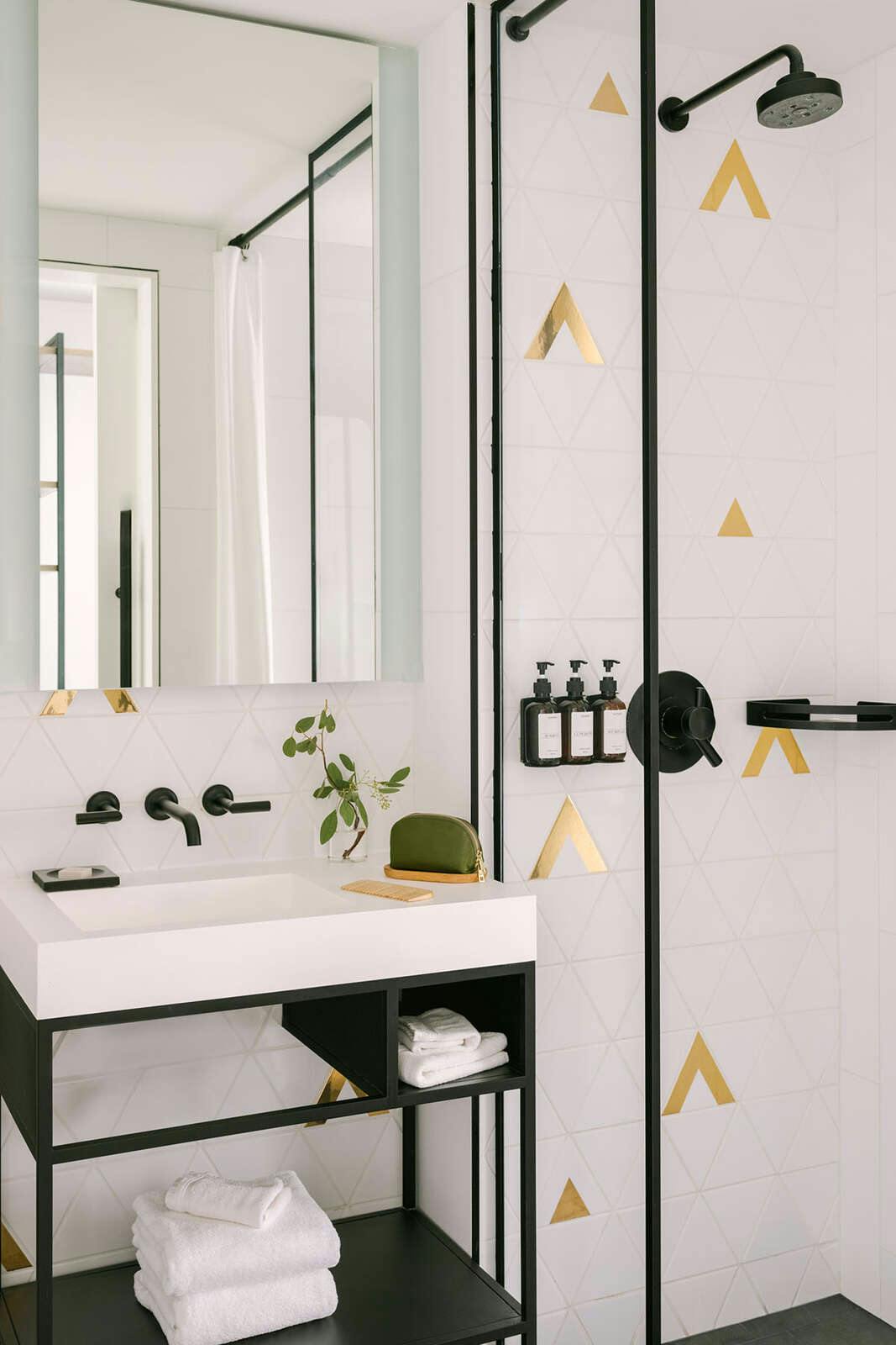 Hotel Lark Hotels 907 Main photo 4