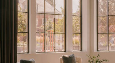 Lark Hotels 907 Main