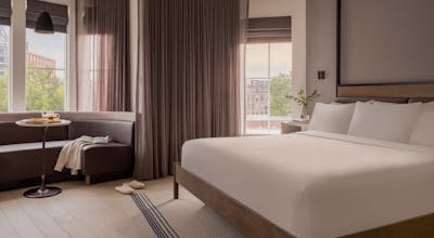 Lark Hotels 907 Main