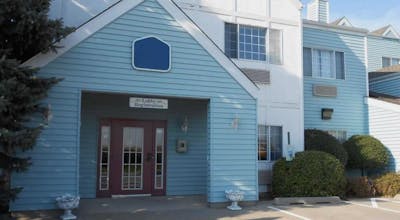 Days Inn & Suites by Wyndham Williamsburg IA North