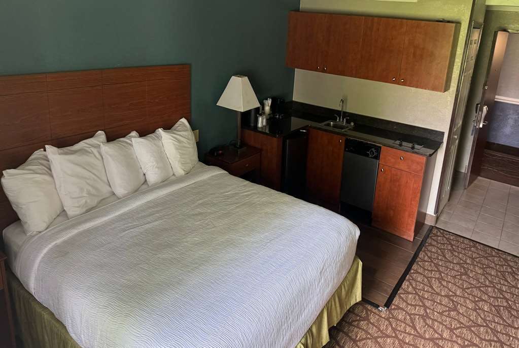 Hotel AmericInn by Wyndham Grand Rapids Airport North photo 1