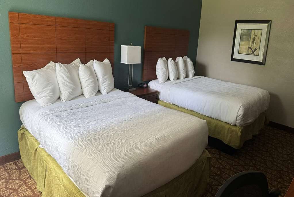 Hotel AmericInn by Wyndham Grand Rapids Airport North photo 3