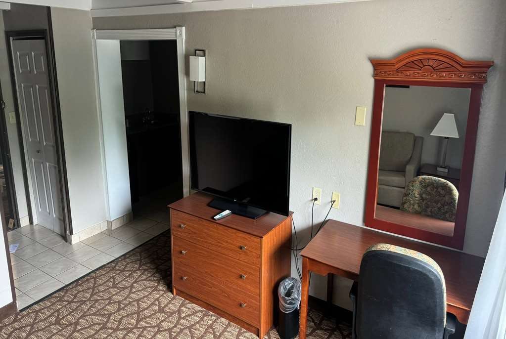 Hotel AmericInn by Wyndham Grand Rapids Airport North photo 4