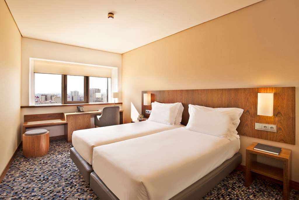 Hotel Ramada by Wyndham Lisbon photo 4