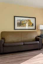 Hotel Baymont Auburn Hills South photo 2