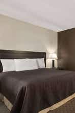 Hotel Travelodge by Wyndham Kamloops Mountview photo 3
