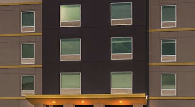 HomeTowne Studios Tampa - Airport