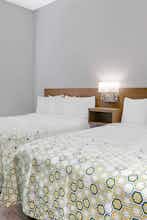 Hotel HomeTowne Studios Tampa - Airport photo 4