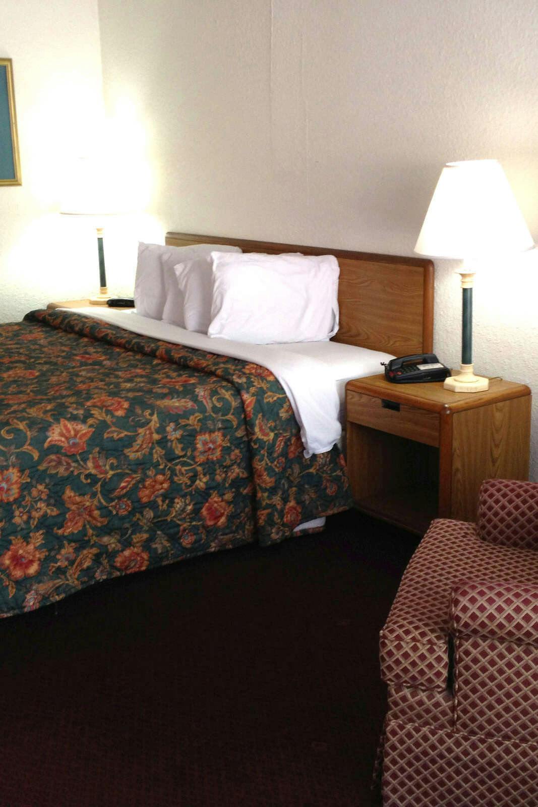Hotel Magnuson Grand Hotel and Conference Center Tyler photo 2