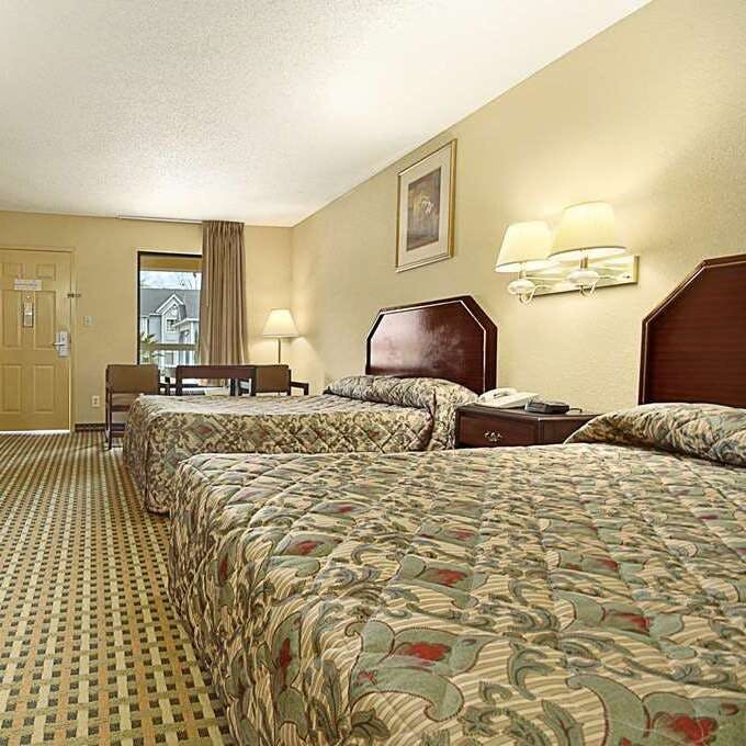 Hotel Super 8 by Wyndham Mobile/Tillmans Corner photo 5