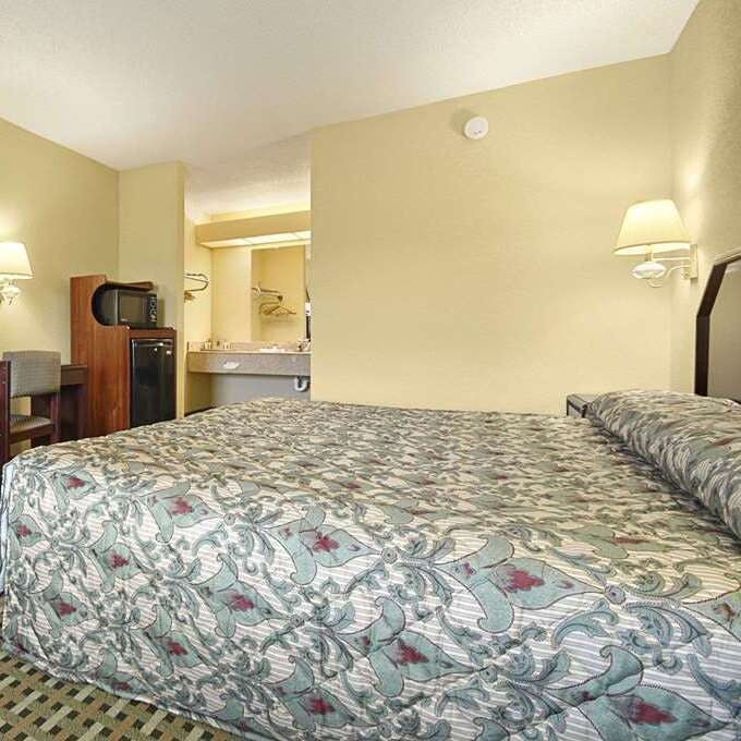 Hotel Super 8 by Wyndham Mobile/Tillmans Corner photo 3