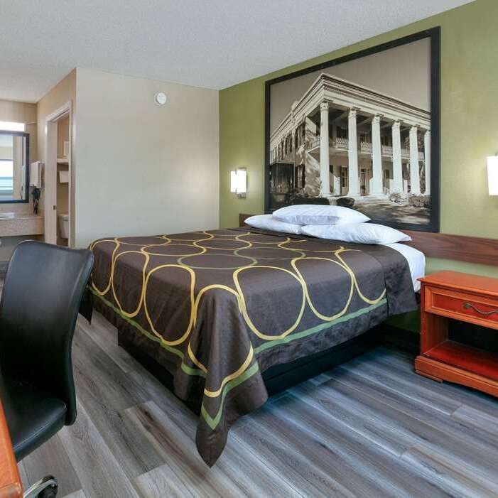 Hotel Super 8 by Wyndham Mobile/Tillmans Corner photo 4