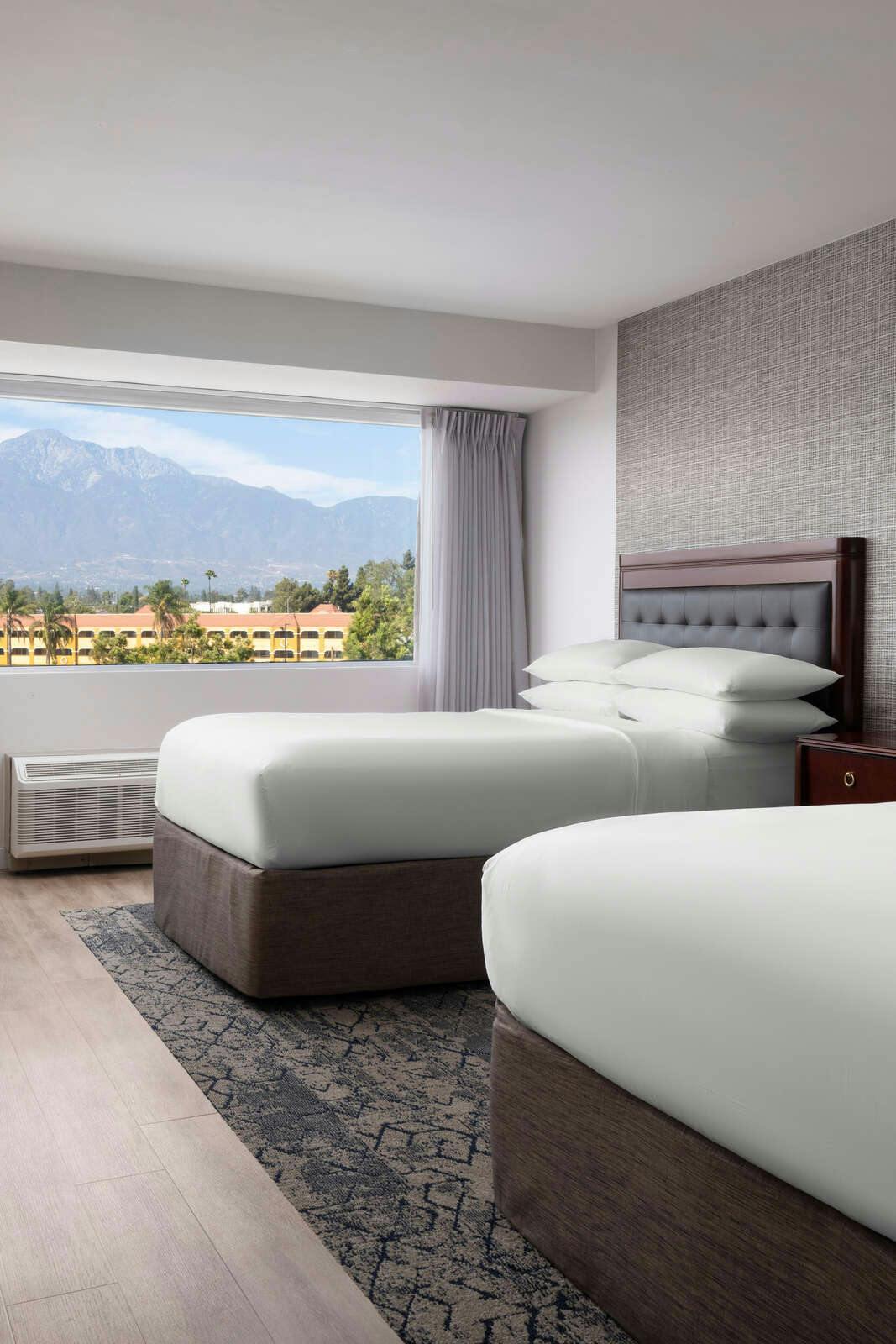 Hotel Sheraton Ontario Airport Hotel photo 2