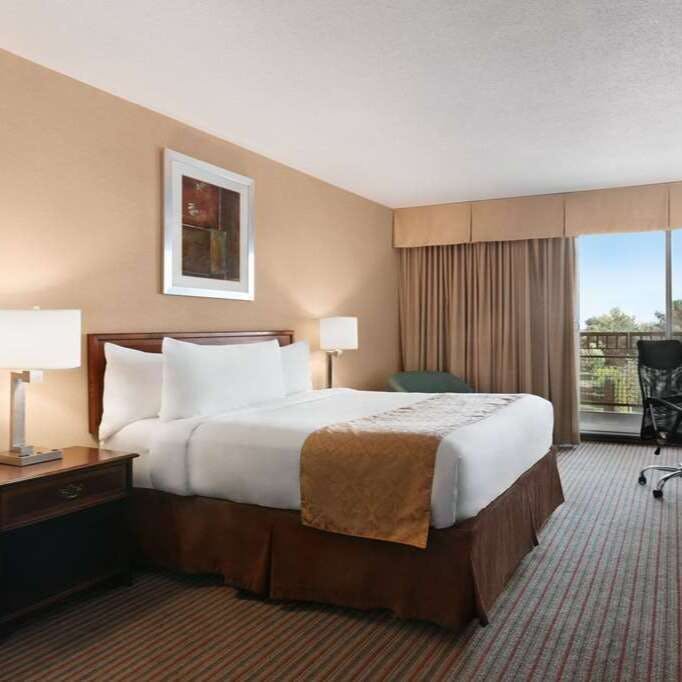 Hotel Ramada by Wyndham Belleville Harbourview Conference Centre photo 1