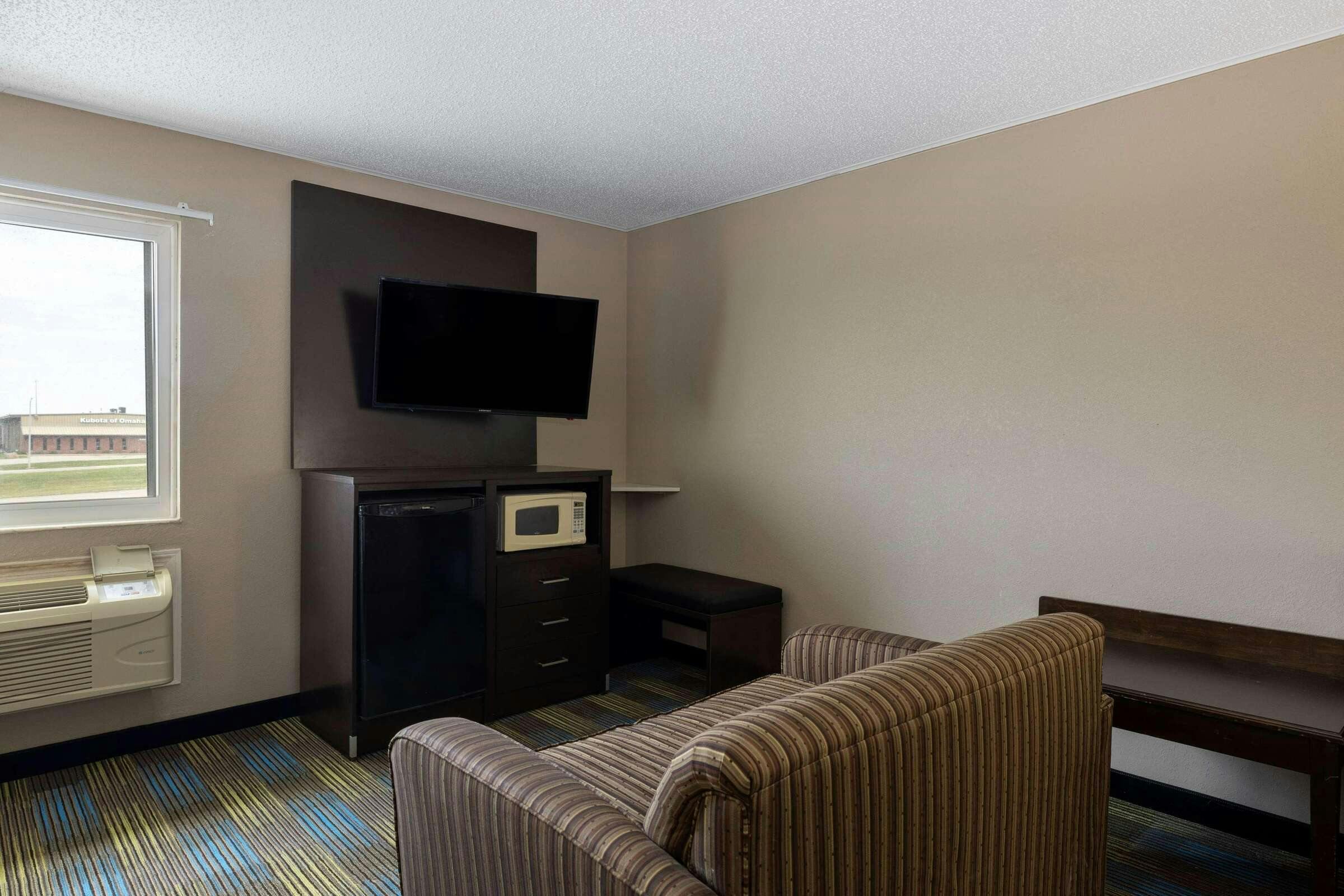 Hotel The Inn & Suites SW Omaha photo 3