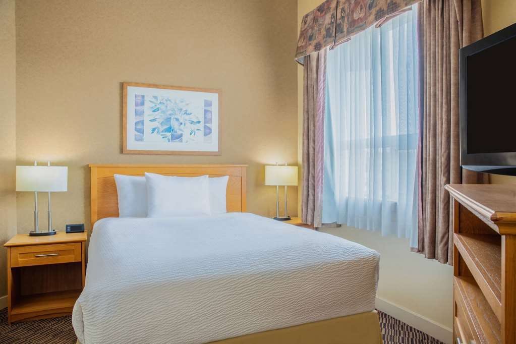 Hotel DI Suites West Edmonton photo 1