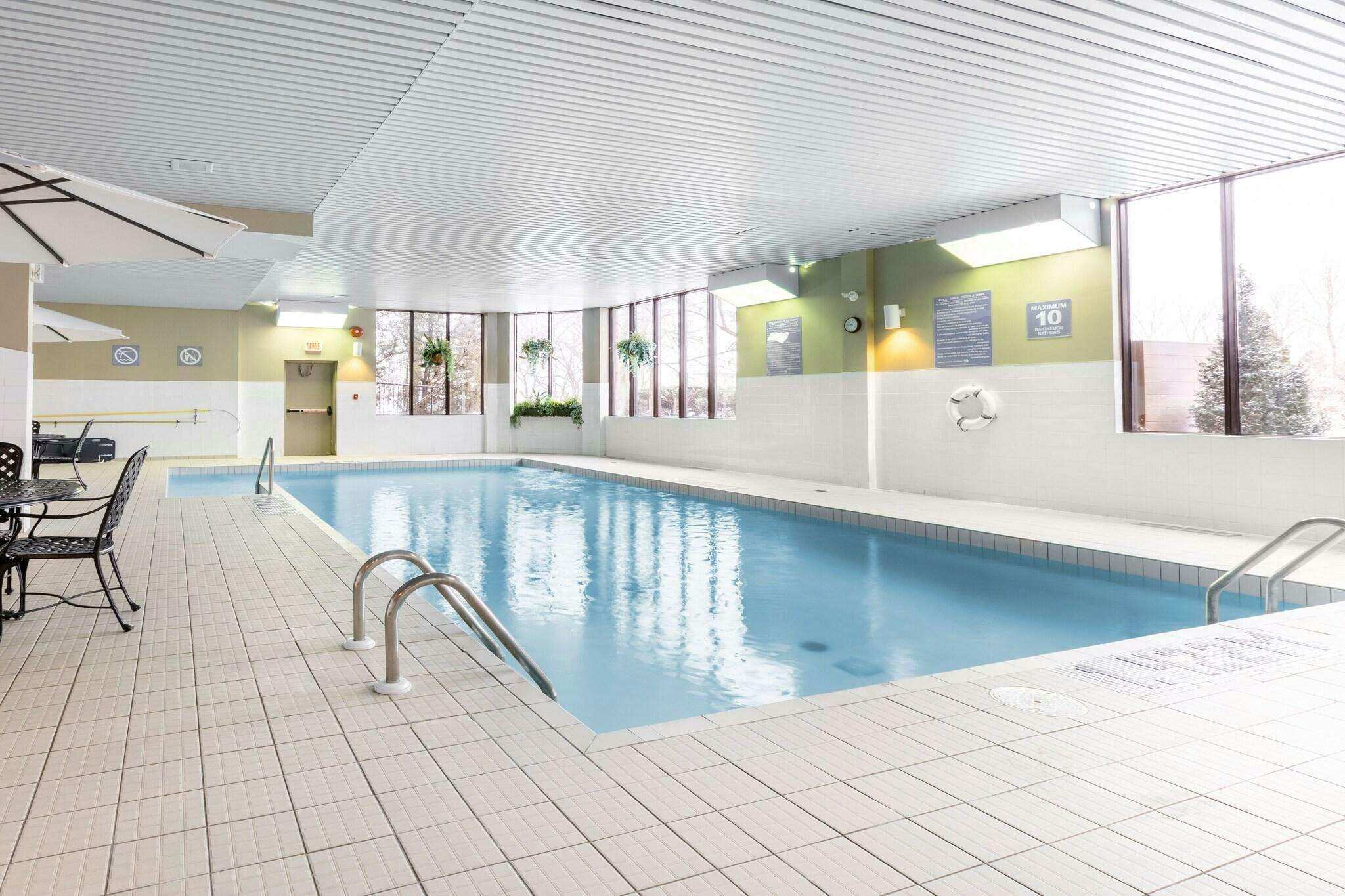 Hotel Hotel WelcomINNS Montreal-Boucherville photo 3