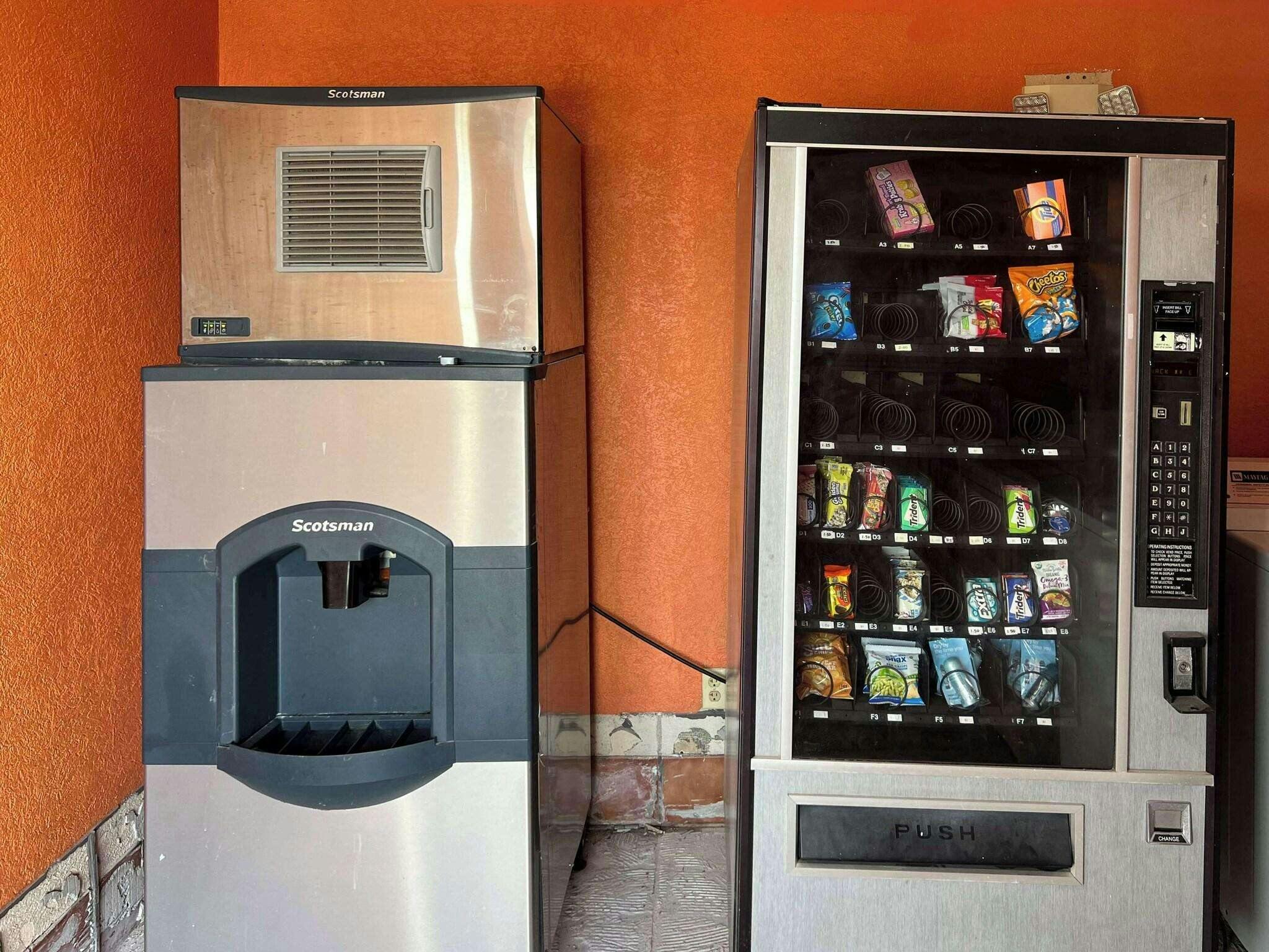 Hotel Motel 6 Brenham, TX photo 1