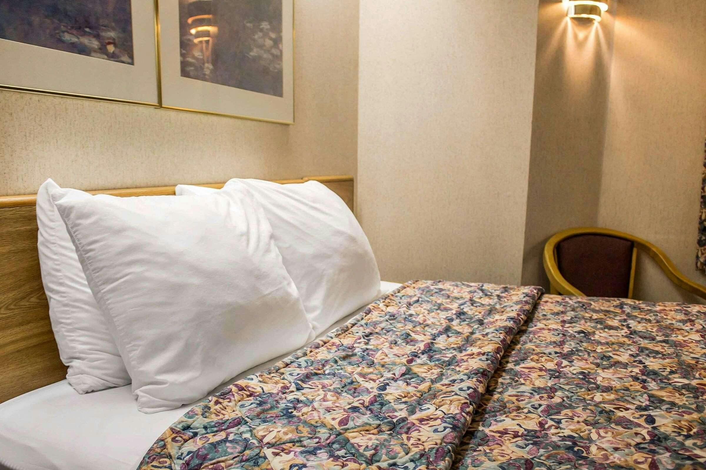 Hotel Rodeway Inn Abbotsford WI photo 1