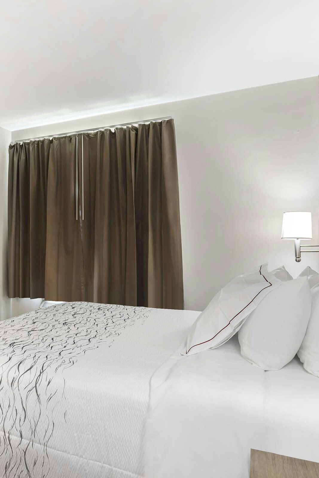 Hotel Red Roof PLUS+ Jamaica, NY - JFK Airport photo 1