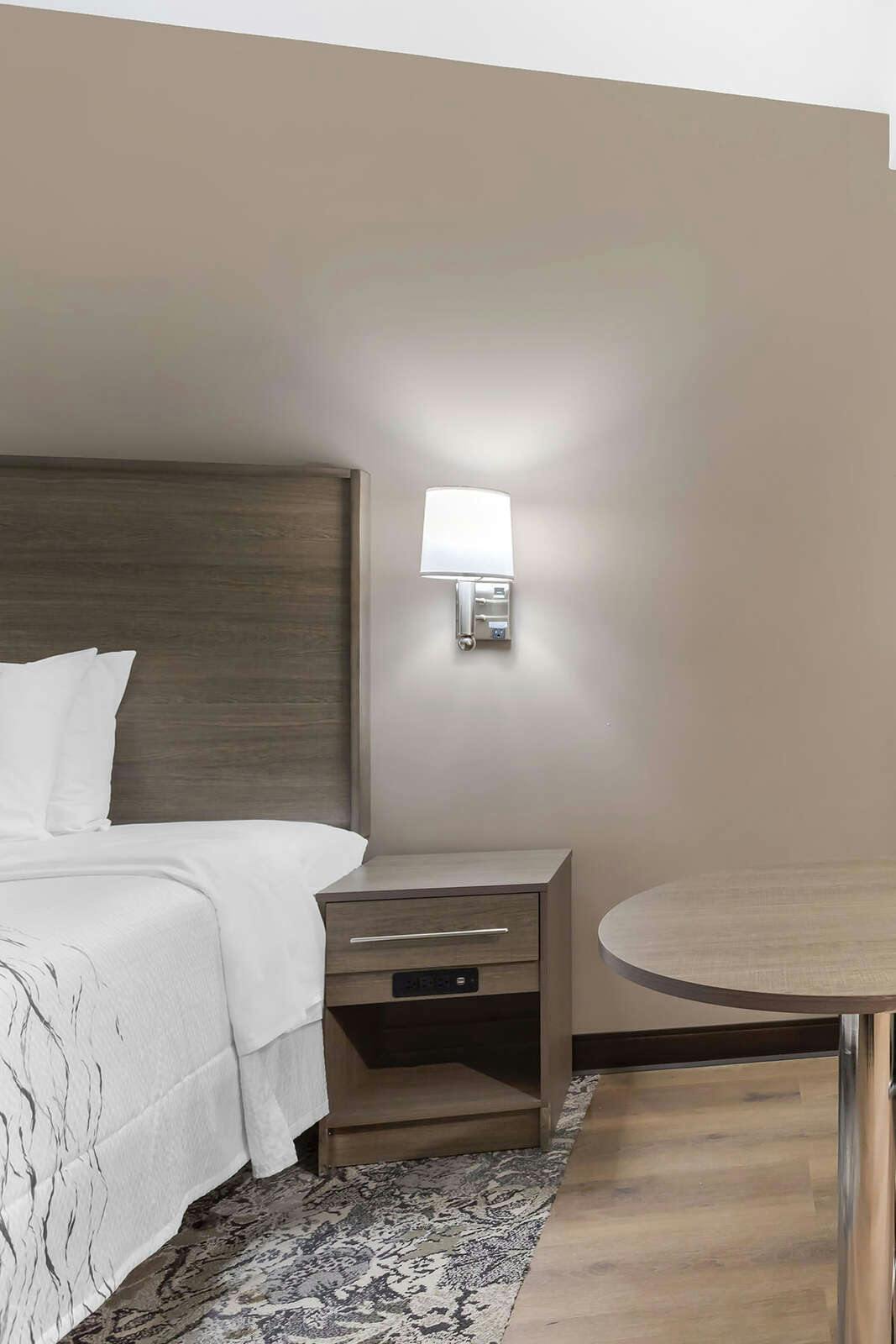 Hotel Red Roof PLUS+ Jamaica, NY - JFK Airport photo 3