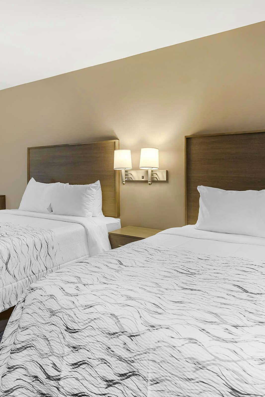 Hotel Red Roof PLUS+ Jamaica, NY - JFK Airport photo 5