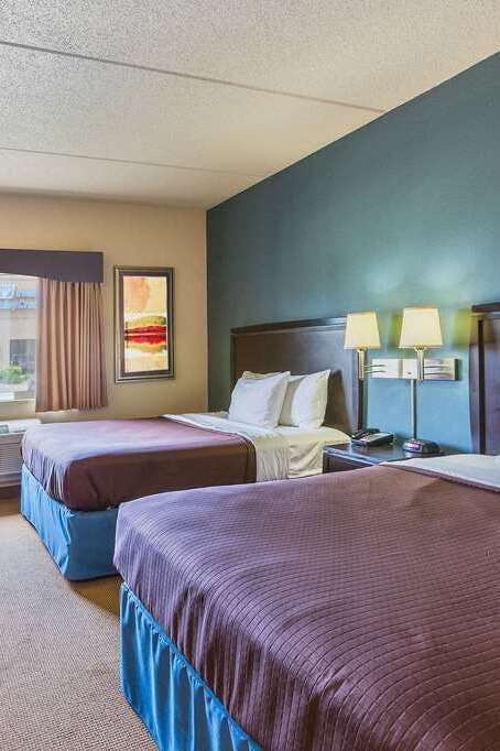 Hotel AmericInn by Wyndham Monmouth photo 3