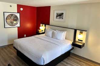 Hotel Ramada Milwaukee photo 2