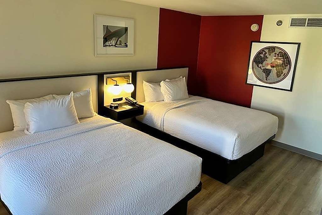 Hotel Ramada Milwaukee photo 3