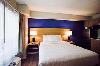 Hotel Baymont Gold River photo 2