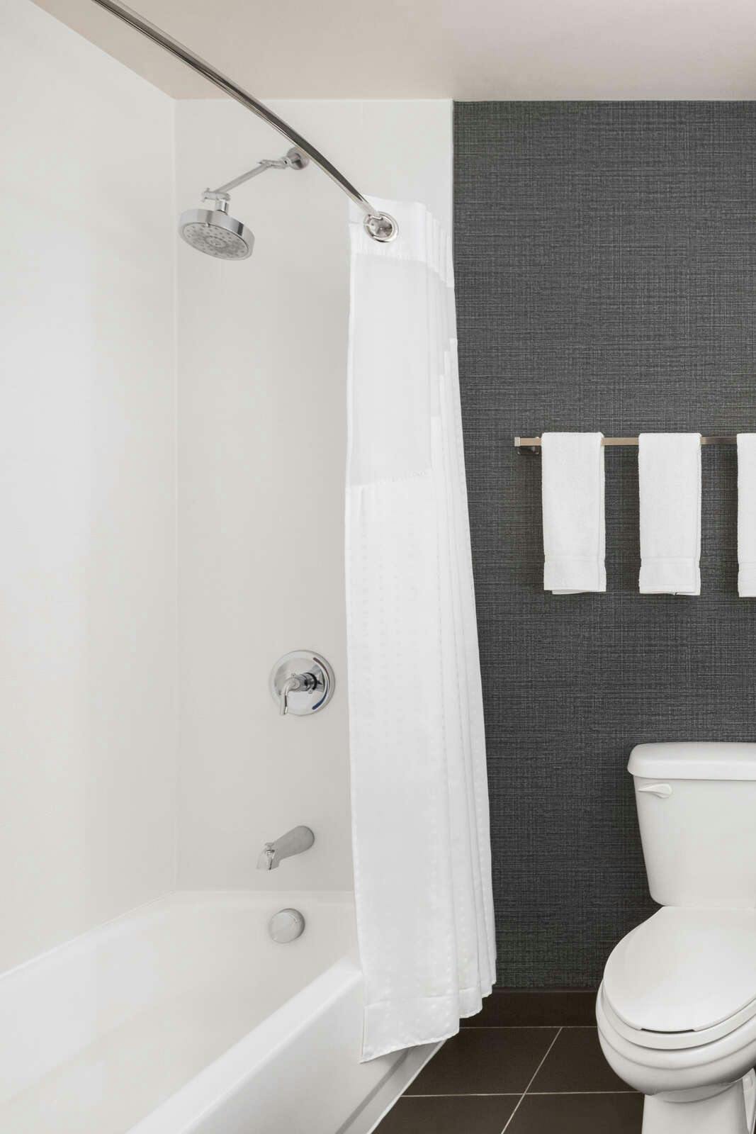 Hotel Holiday Inn Express Hotel & Suites Denver Airport photo 5