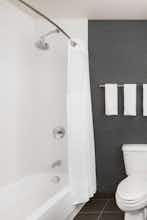 Hotel Holiday Inn Express Hotel & Suites Denver Airport photo 5