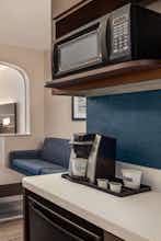 Hotel Holiday Inn Express Hotel & Suites Denver Airport photo 4