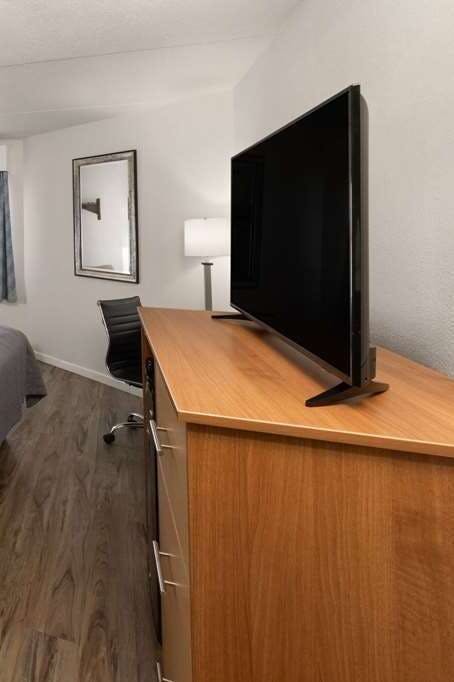 Hotel Days Inn by Wyndham Biloxi Beach photo 5