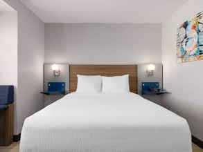 Hotel Microtel Inn & Suites by Wyndham Tracy photo 2