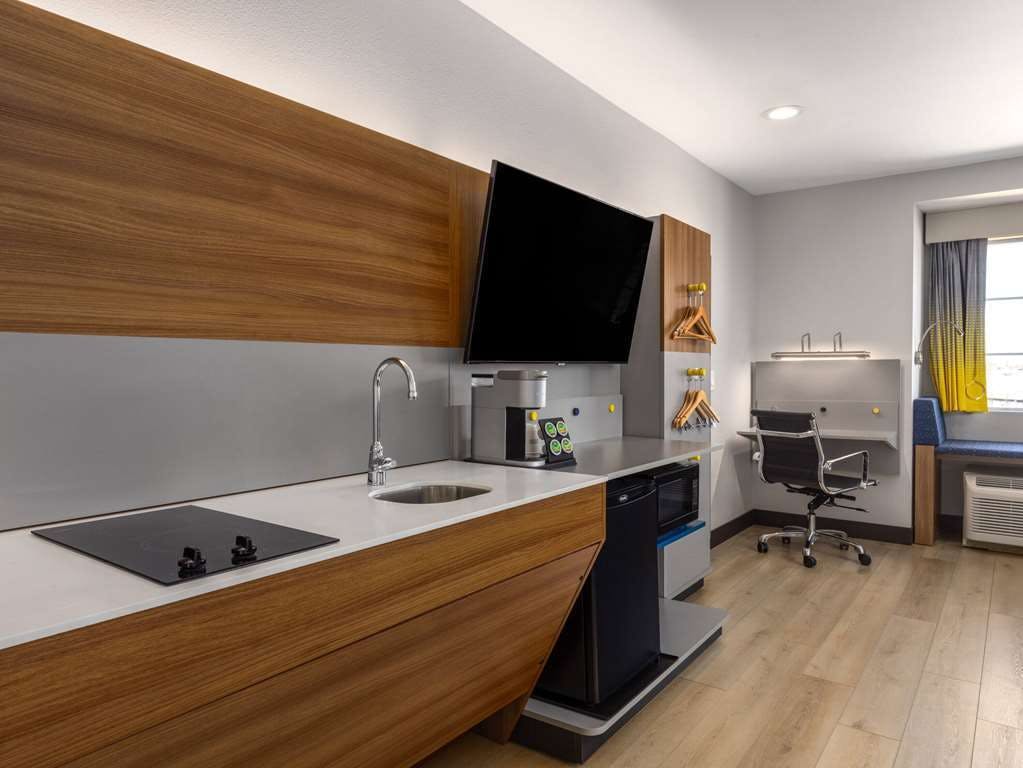 Hotel Microtel Inn & Suites by Wyndham Tracy photo 5