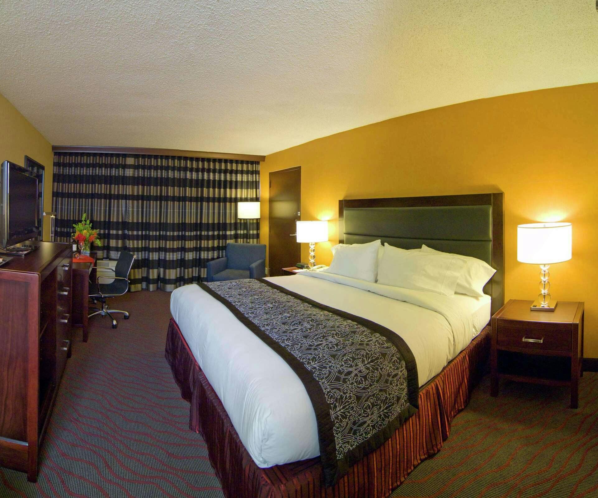 DoubleTree by Hilton Cleveland Downtown Lakeside