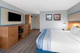 Hotel AmericInn N Branch photo 2