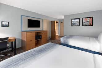 Hotel AmericInn N Branch photo 4