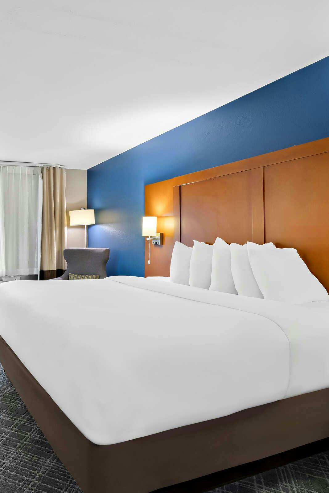 Hotel Comfort Inn & Suites Nashville Near Tanger Outlets photo 1