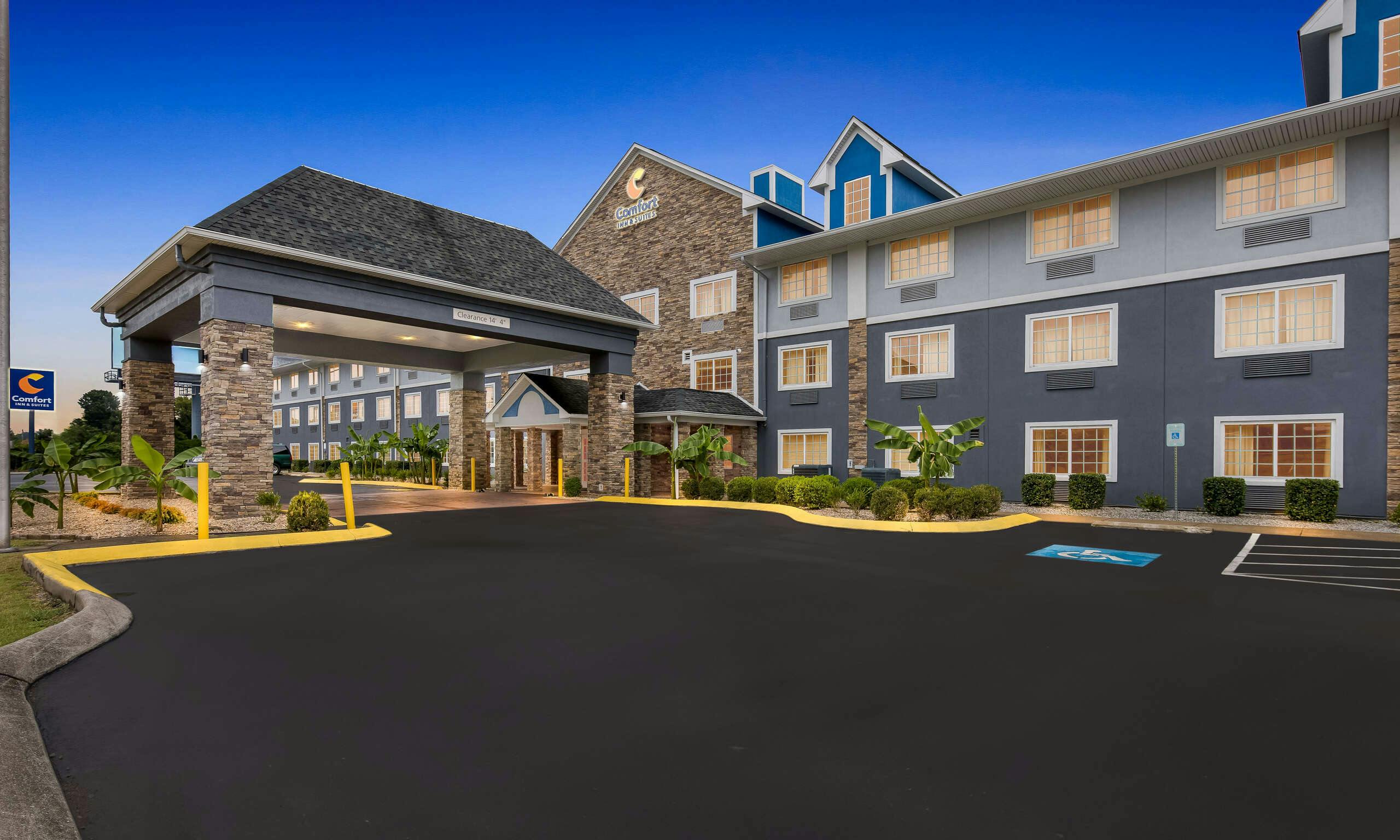 Hotel Comfort Inn & Suites Nashville Near Tanger Outlets photo 2