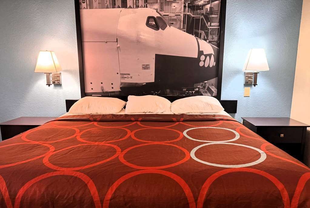 Hotel Super 8 by Wyndham IAH West/Greenspoint photo 3