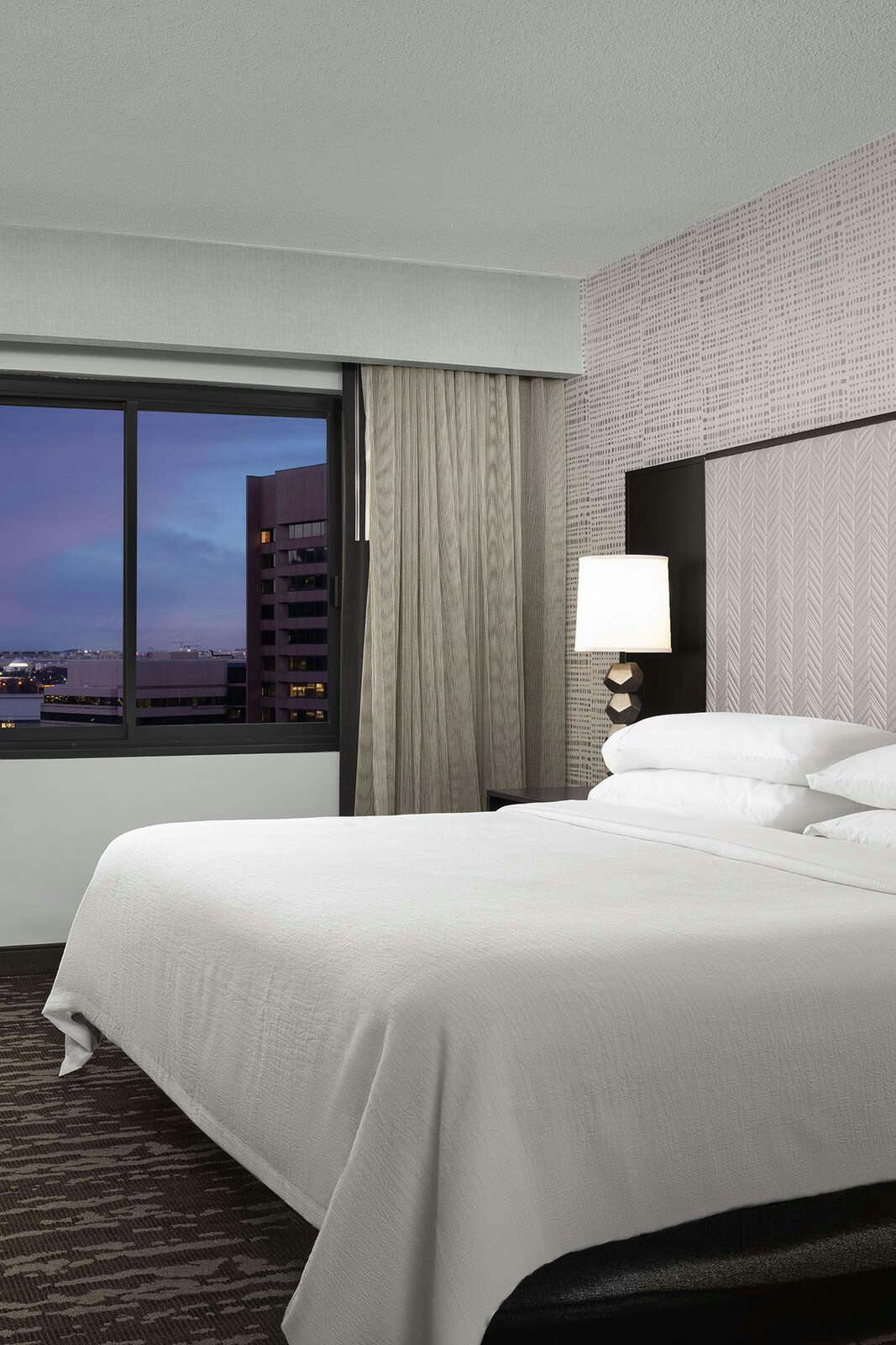 Hotel Embassy Suites by Hilton Crystal City National Airport photo 1