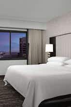 Hotel Embassy Suites by Hilton Crystal City National Airport photo 1